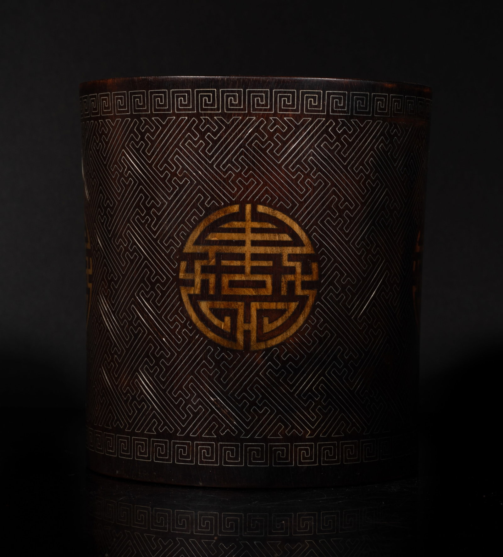 Estate Chinese Export Wood Brush Pot: Chinese wood brush pot decorated with traditional patterns. Approx. 5.6*5.2 inch.