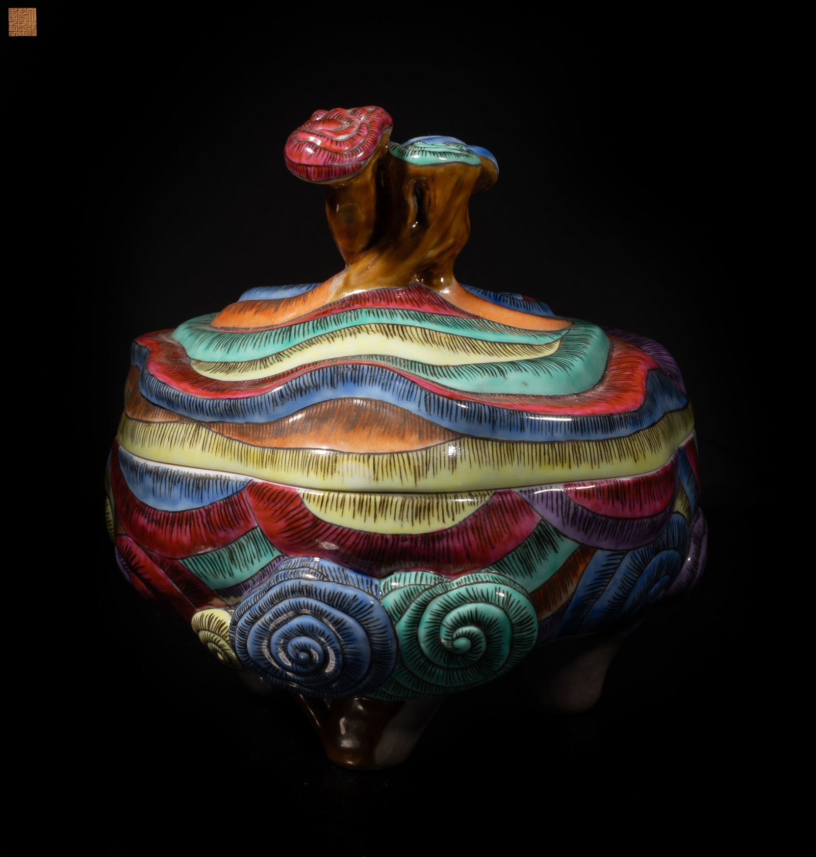 Chinese Famille Rose Porcelain Covered Bowl: Chinese famille rose porcelain covered bowl of lingzhi fungus form, incised seal mark to the underside. Approx. 5.4*5.3*4.7 inch.