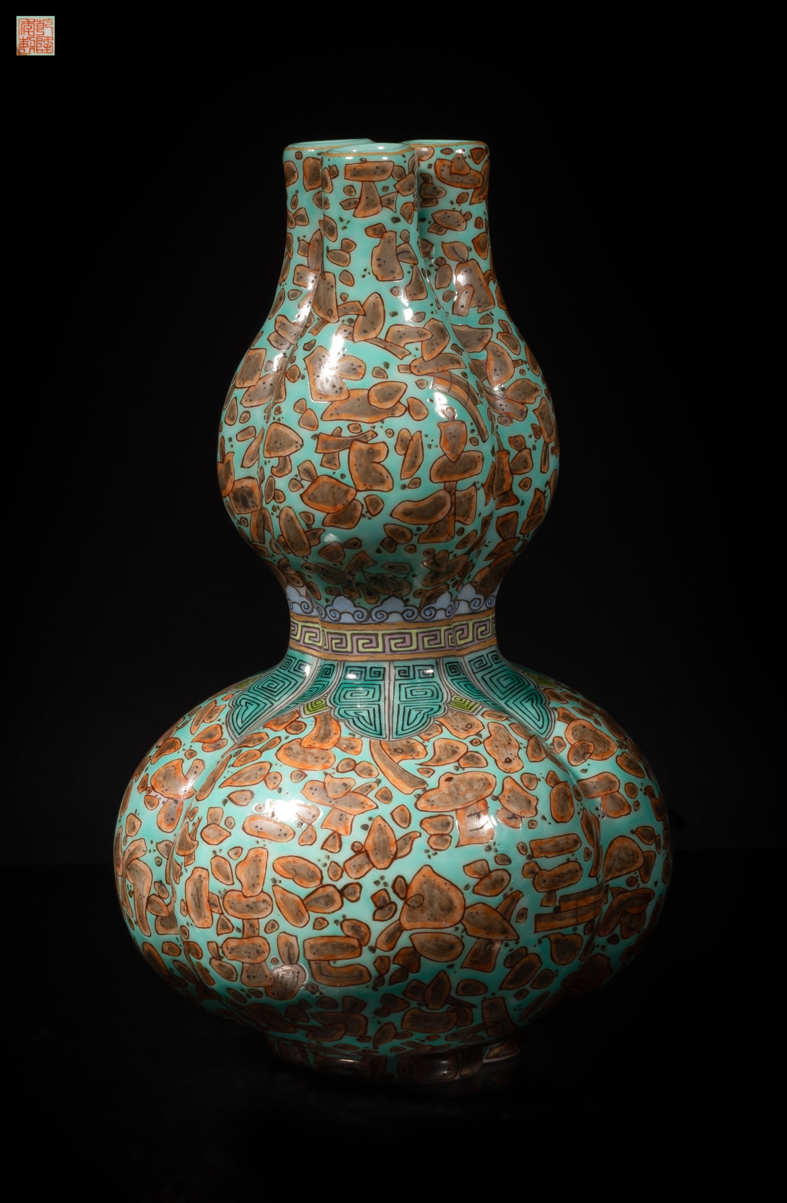 Chinese Export Porcelain Gourd Vase: Chinese tri-lobed double-gourd form glazed porcelain vase, the bottom marked four characters. Approx. 8.1*4.8 inch. The Estate of the Mark Oliver. Los Angeles. 1998.