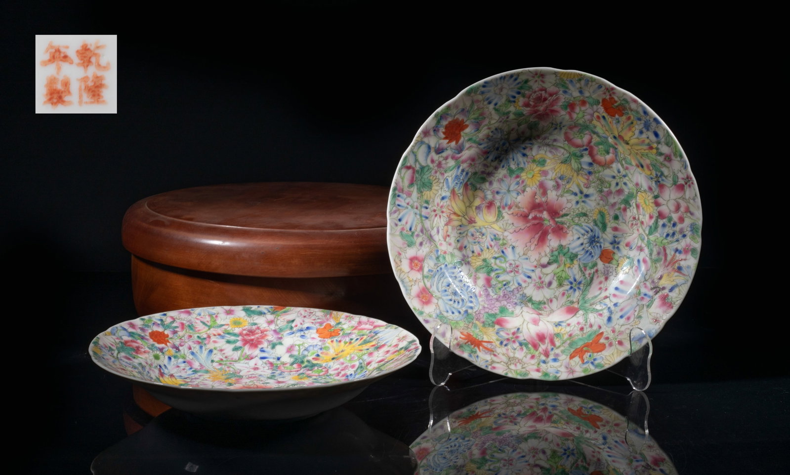 Estate Two Chinese Export Porcelain Plates: Each plate interior decorated with overlapping flower blossoms, the bottom marked with four characters in copper red, with a covered wood box. Approx. 10*2 inch (larger plate).