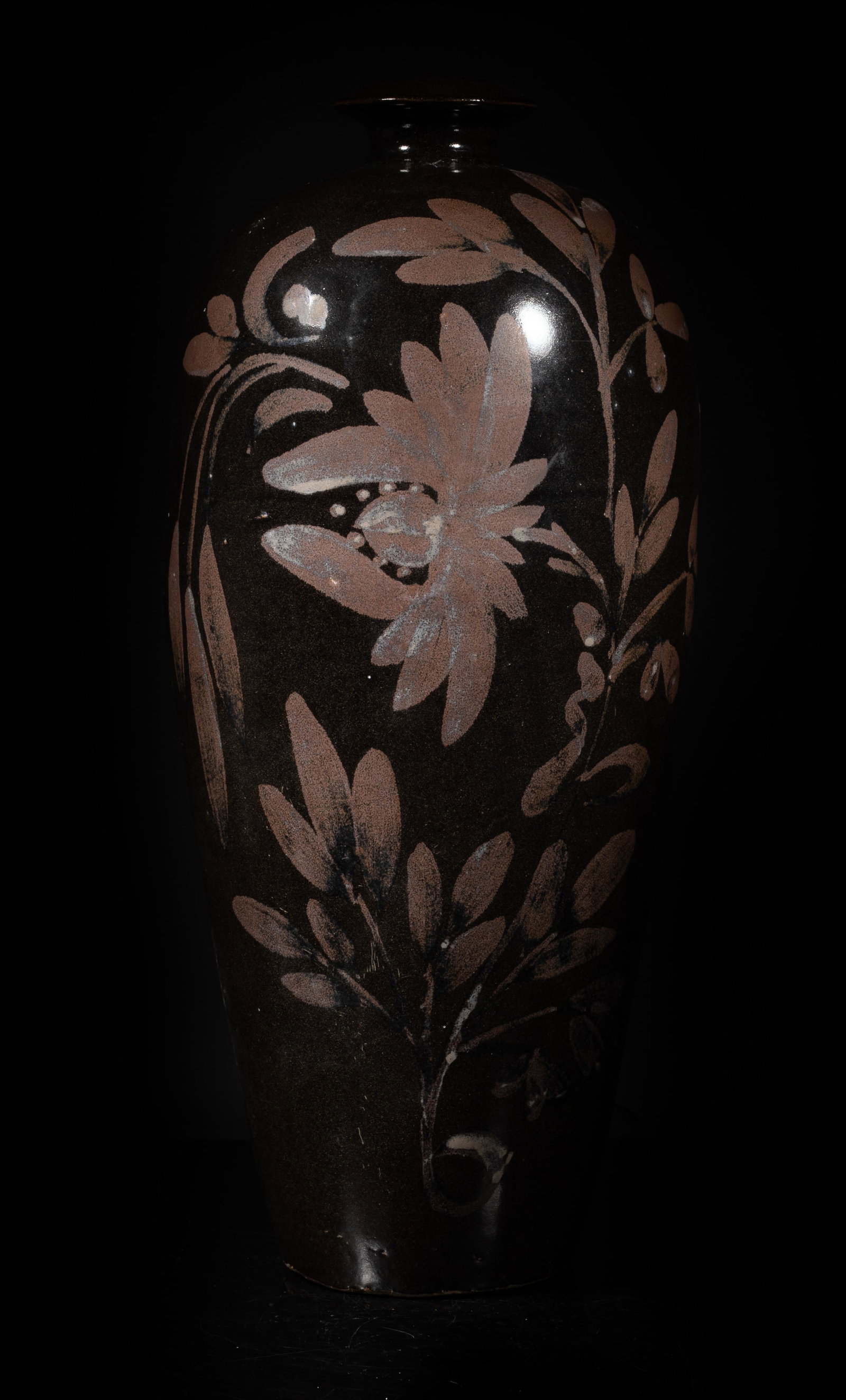 Tall Chinese Jichou Porcelain Vase: Tall Chinese Jichou porcelain vase painted with flowers. Approx. 15.4*6.5 inch. The Estate of the Lady Judy Fo Fung. Hollywood. 2019.