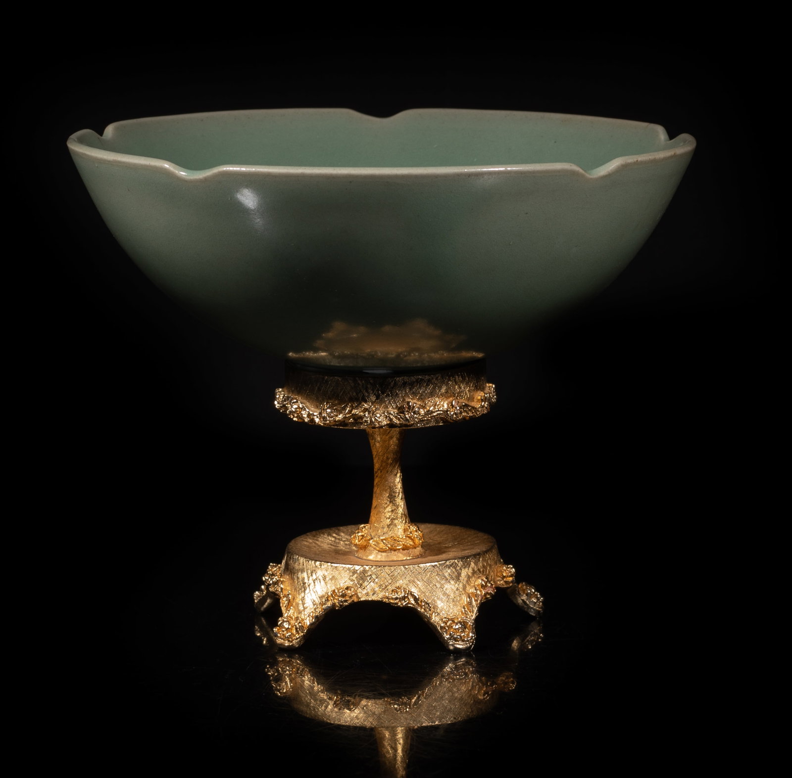 Chinese Longquan Porcelain Large Bowl (1 of 9)