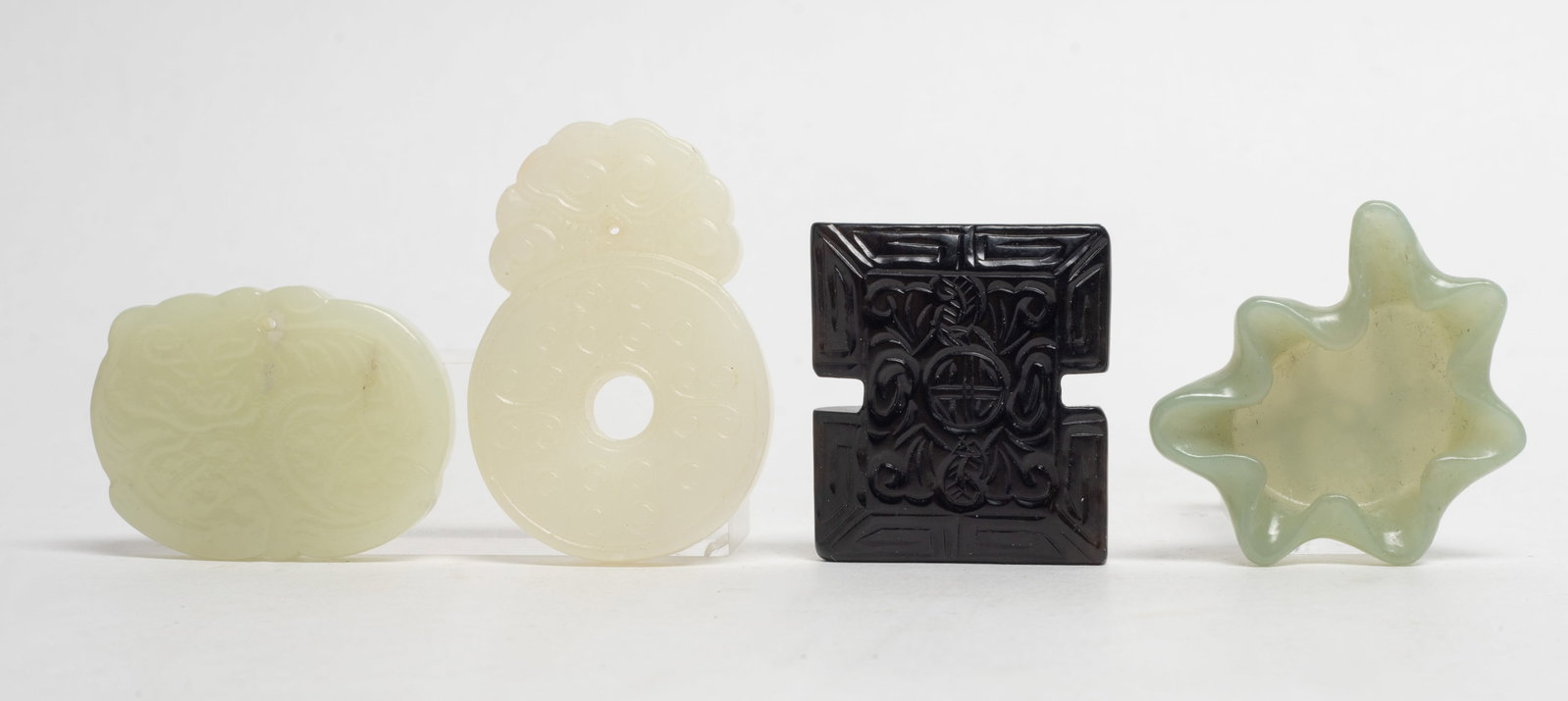 Set Chinese Export Jade Pendants, Toggles (1 of 11)