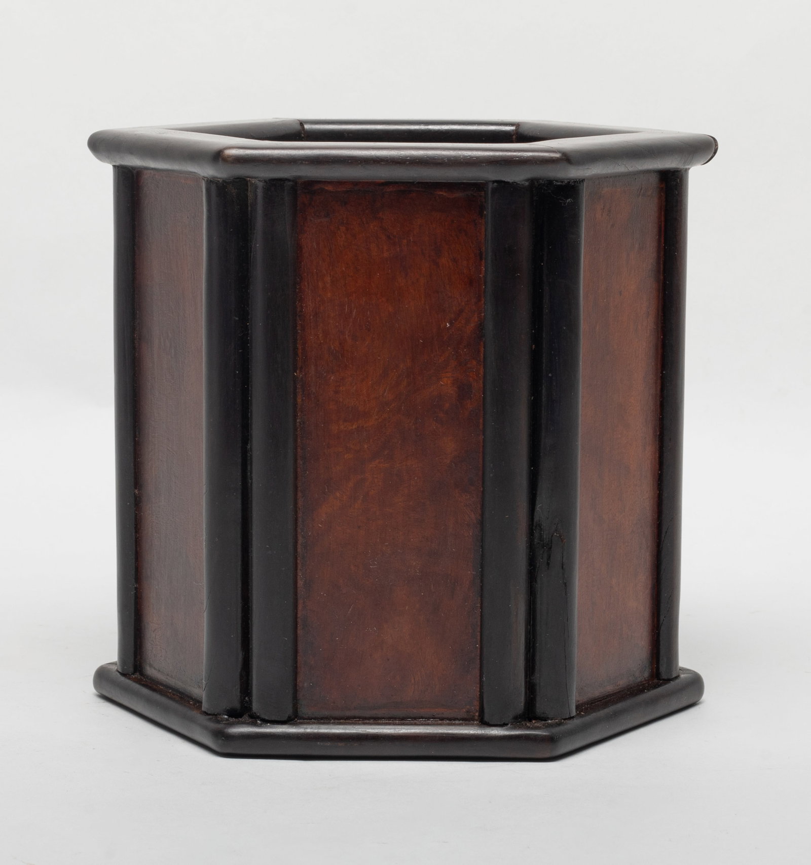 Chinese Wood Carved Brush Pot: Chinese wood carved brush pot of hexagonal format. Approx. 6.7*6.2 inch