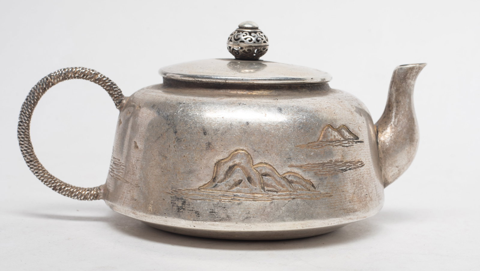 Two Chinese Export Tea Pots - 11