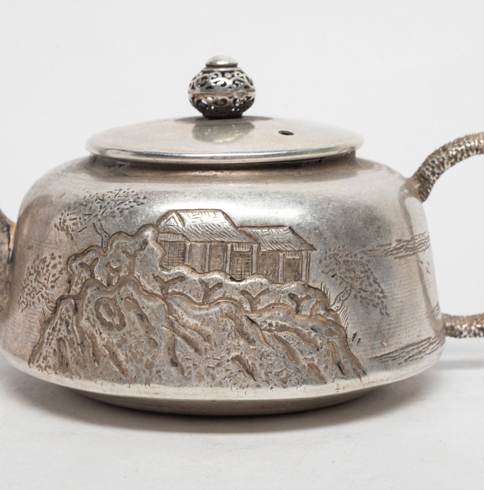 Two Chinese Export Tea Pots - 12