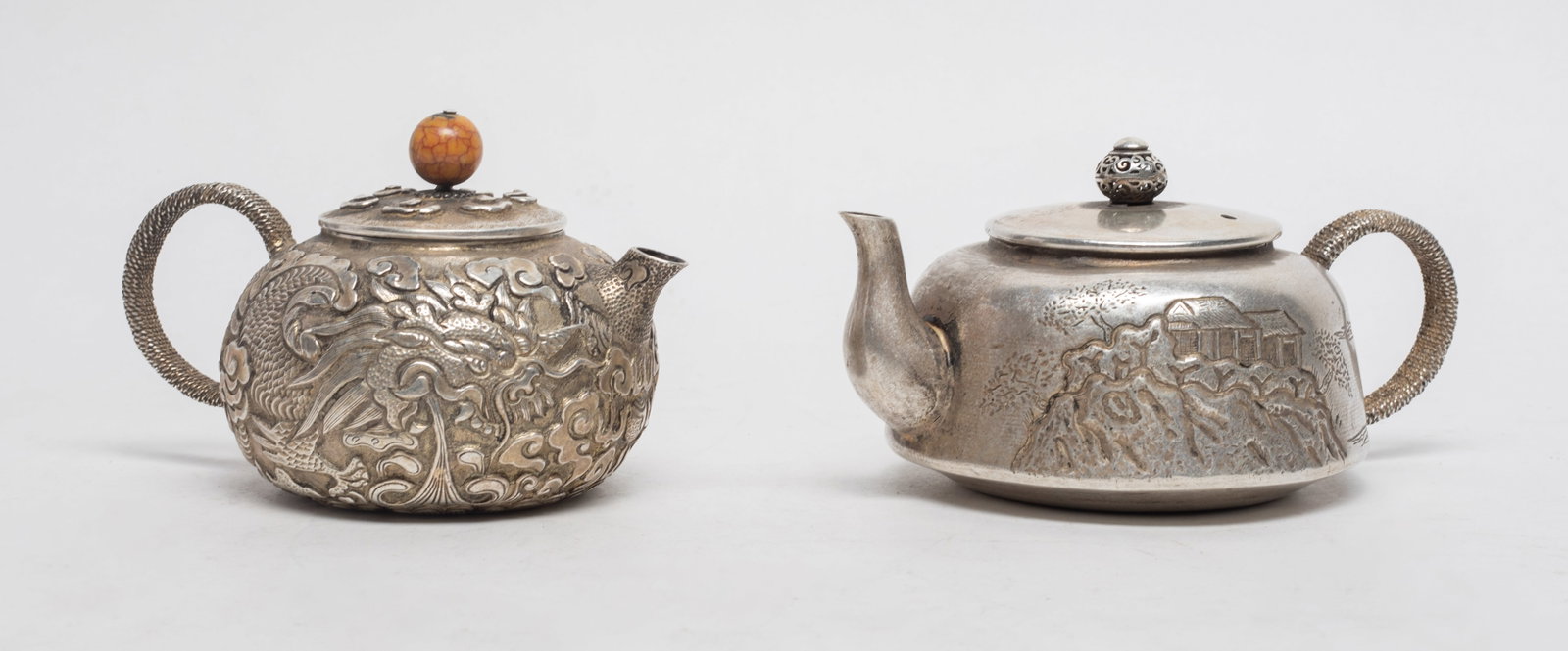 Two Chinese Export Tea Pots: Two Chinese tea pots, each bottom marked two characters. Approx. 5.7*3.9*2.9 inch (larger).