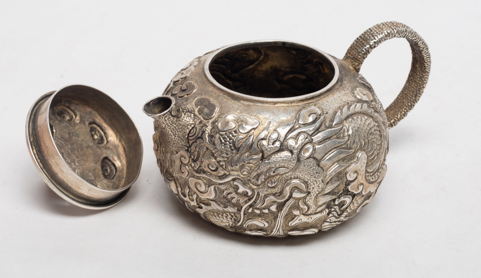 Two Chinese Export Tea Pots - 9