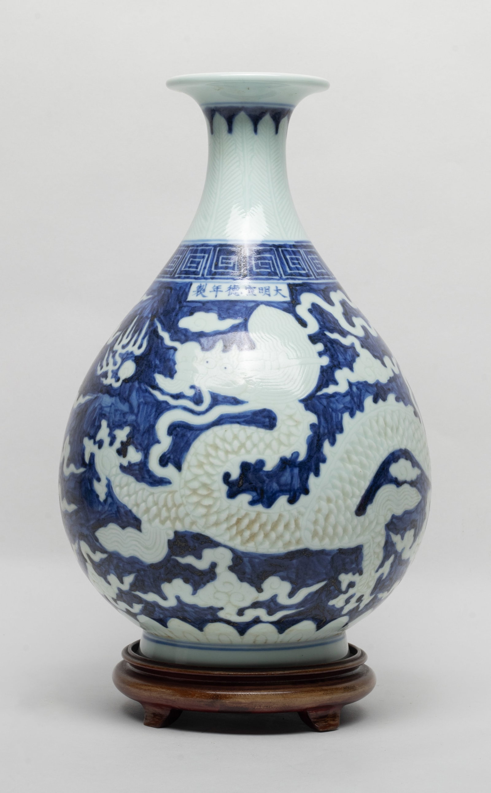 Tall Chinese Export Porcelain Vase (1 of 16)