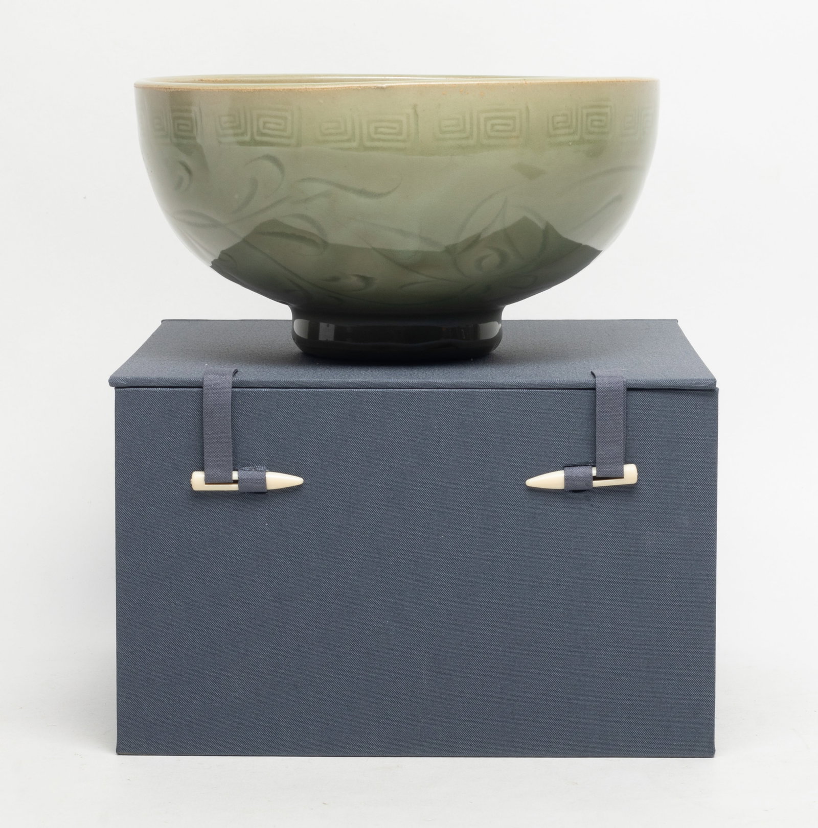 Large Chinese Longquan Porcelain Bowl (1 of 13)