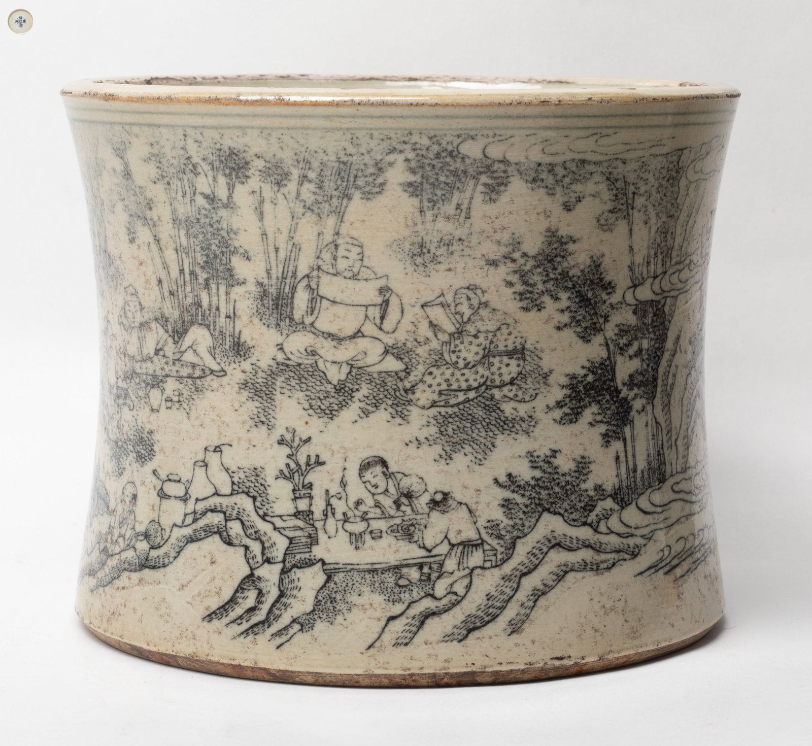 Large Chinese Export Porcelain Brush Pot: The brush pot of cylindrical form, the exterior painted with a continuous scene depicting figures and mountain view, the base with a four-character mark in the central. Approx. 8.1*6.4 inch