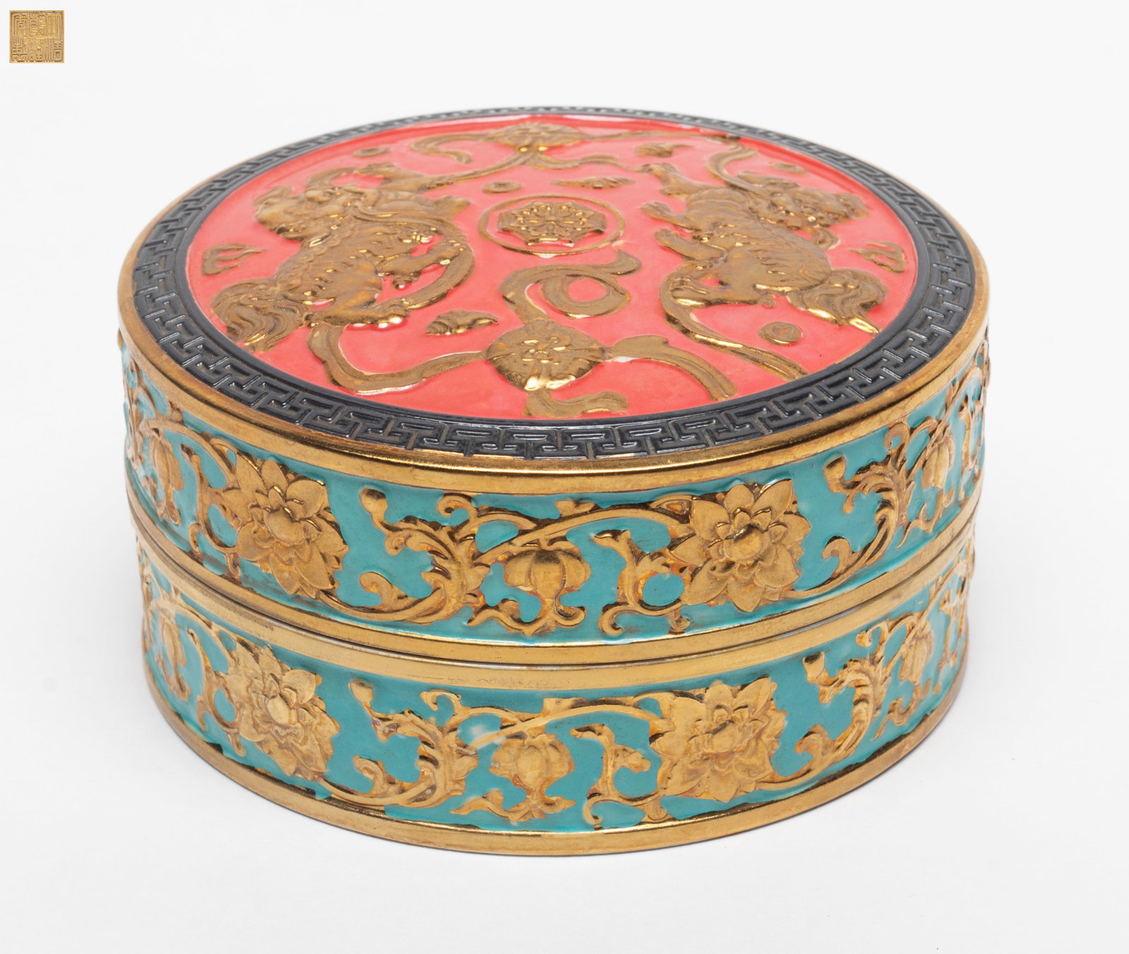 Chinese Export Porcelain Covered Box: Of the round lidded box, detailed with gilt colored dragon on the top, the body along with floral scrollwork pattern, the base inscribed with a seal mark. Approx. 5*2.3 inch