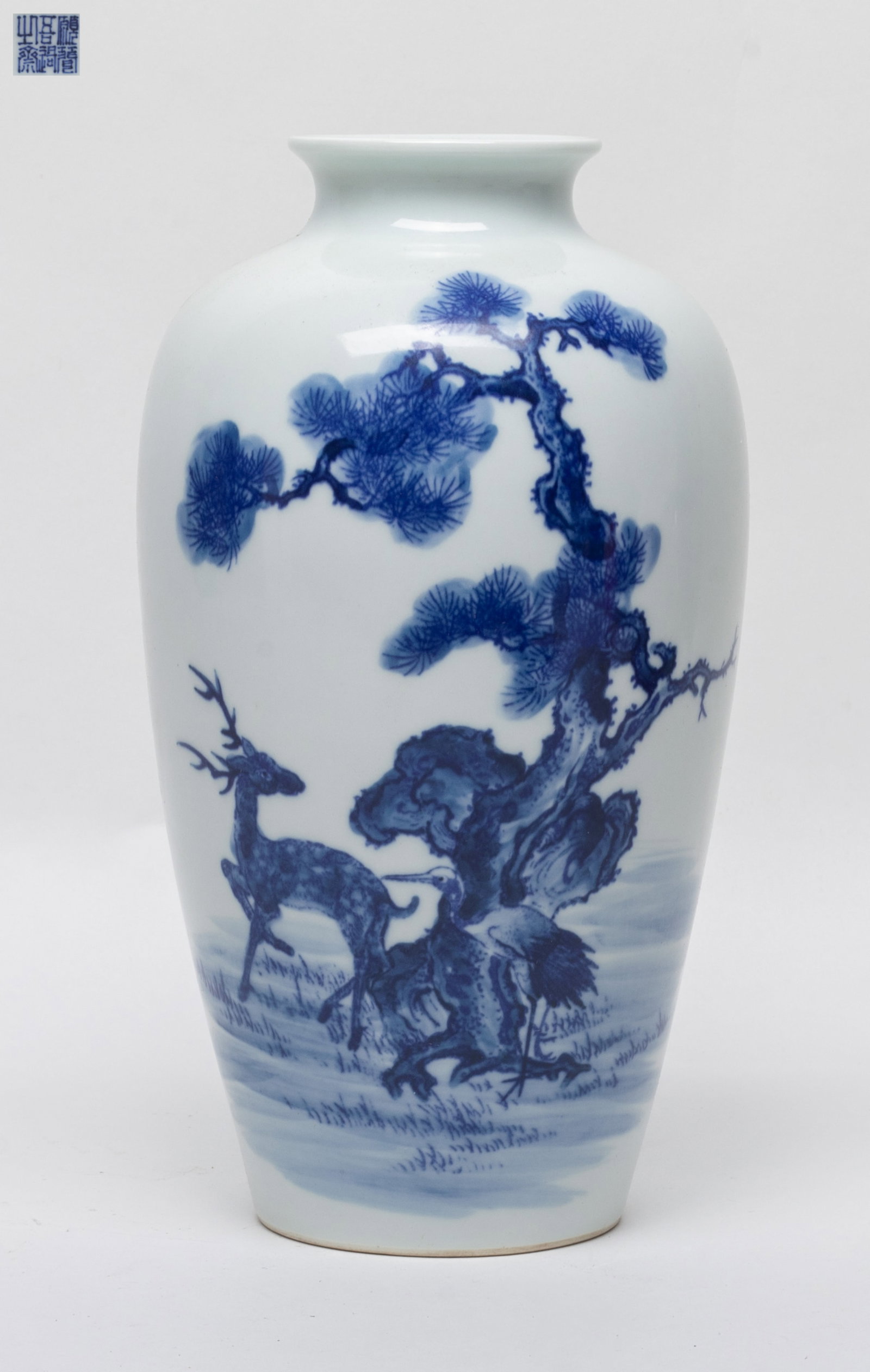 Chinese Export Porcelain Vase: Chinese export porcelain vase, highlight with a deer resting under the pine tree, the back painted some character, the base inscribed with a seal mark. Approx. 8.9*4.8 inch
