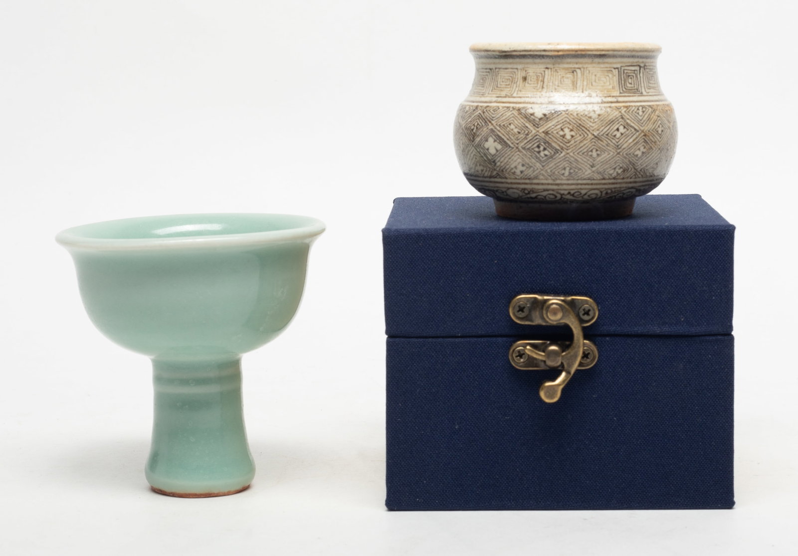 Chinese Porcelain Cabinet Censer, Tall Cup (1 of 12)