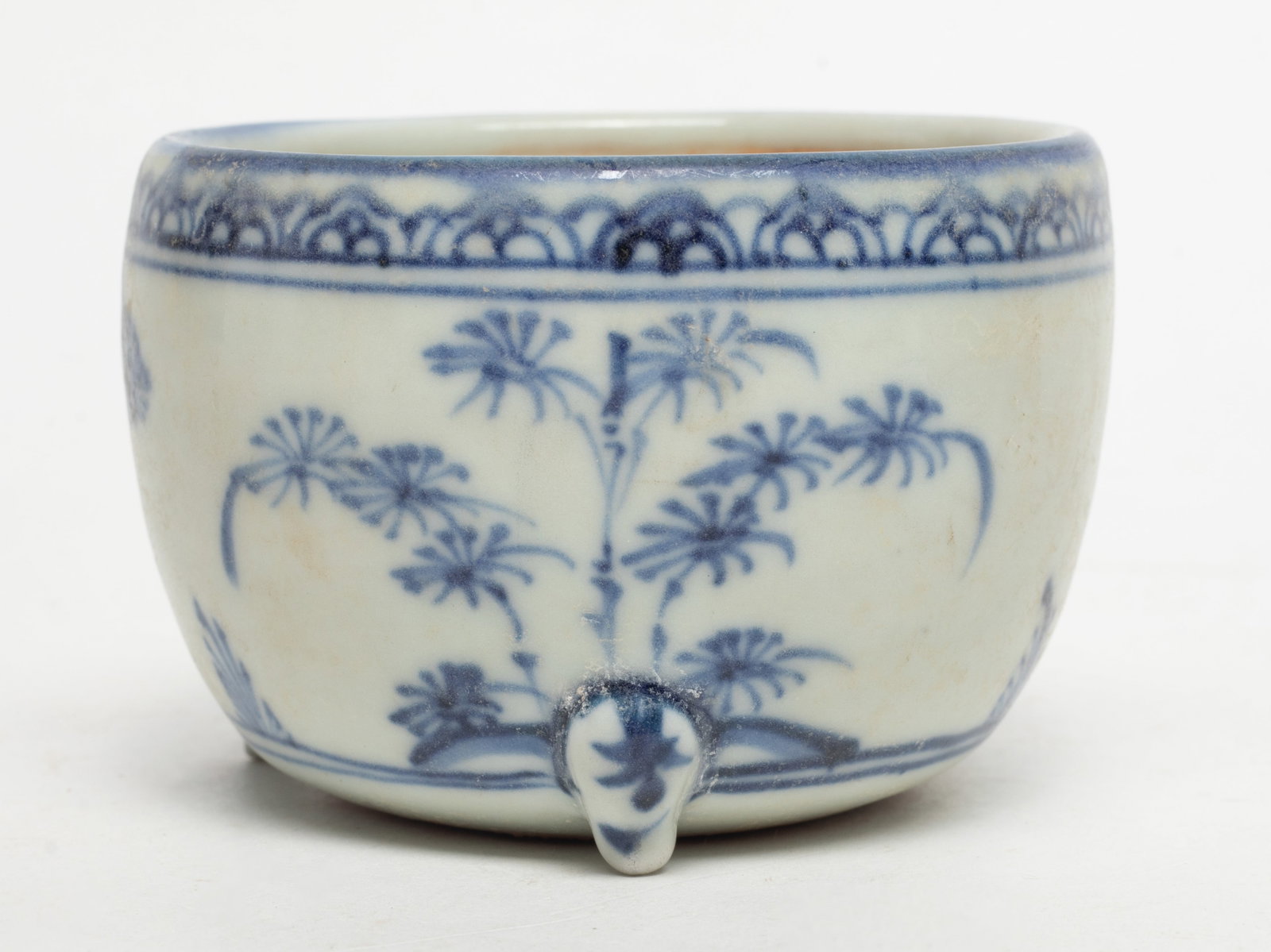 Two Chinese Export Porcelain Censers - 7