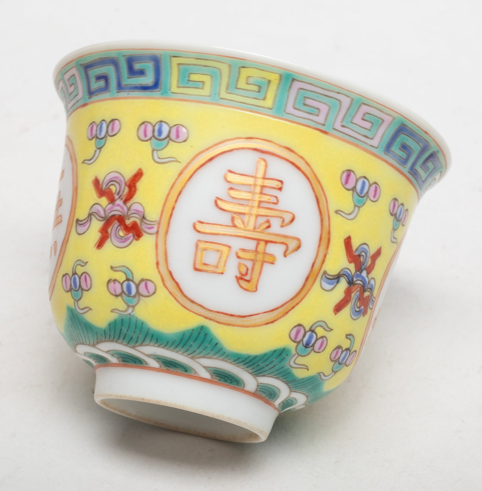 Two Chinese Export Porcelain Tea Cups - 4