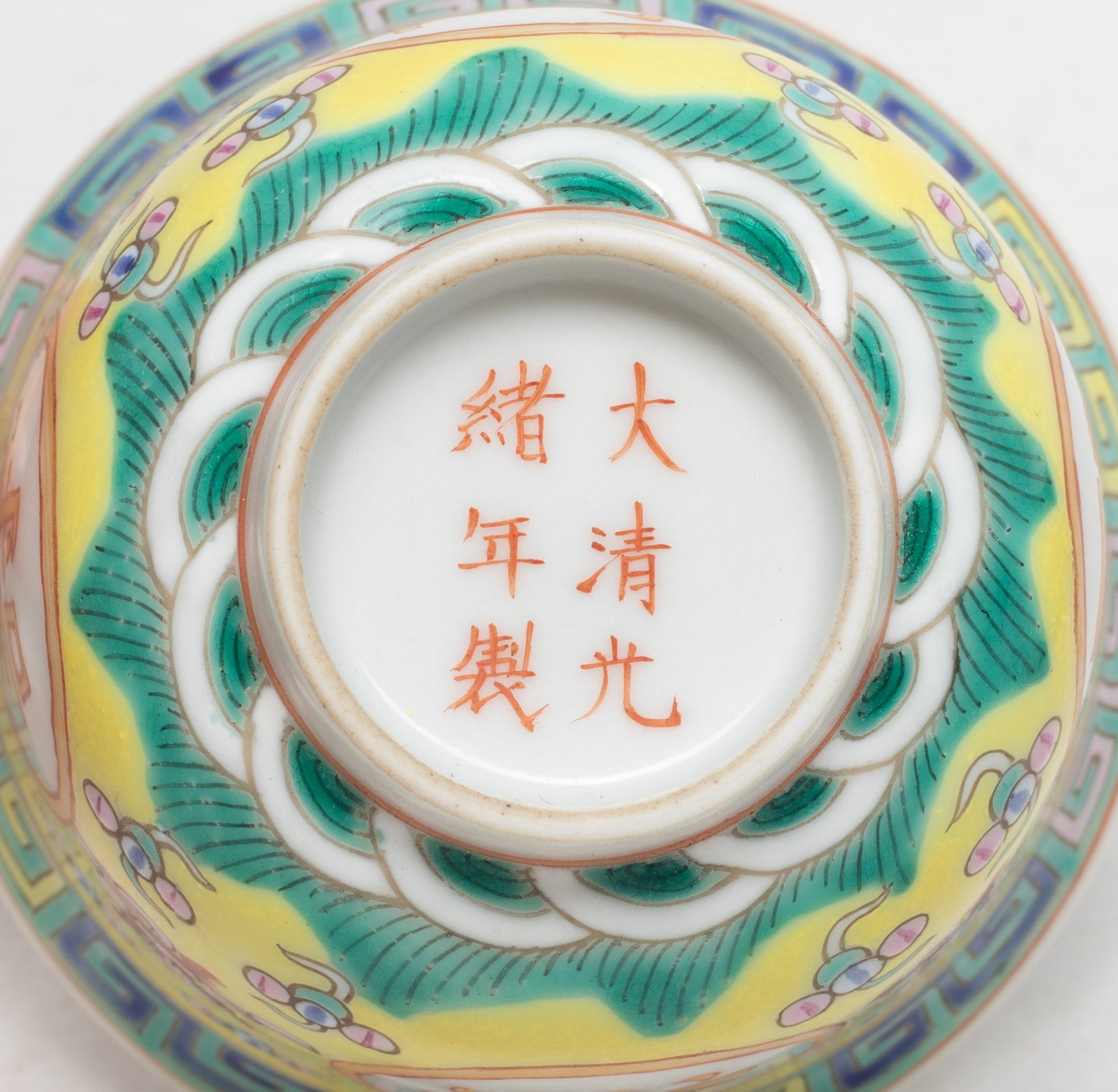 Two Chinese Export Porcelain Tea Cups - 6