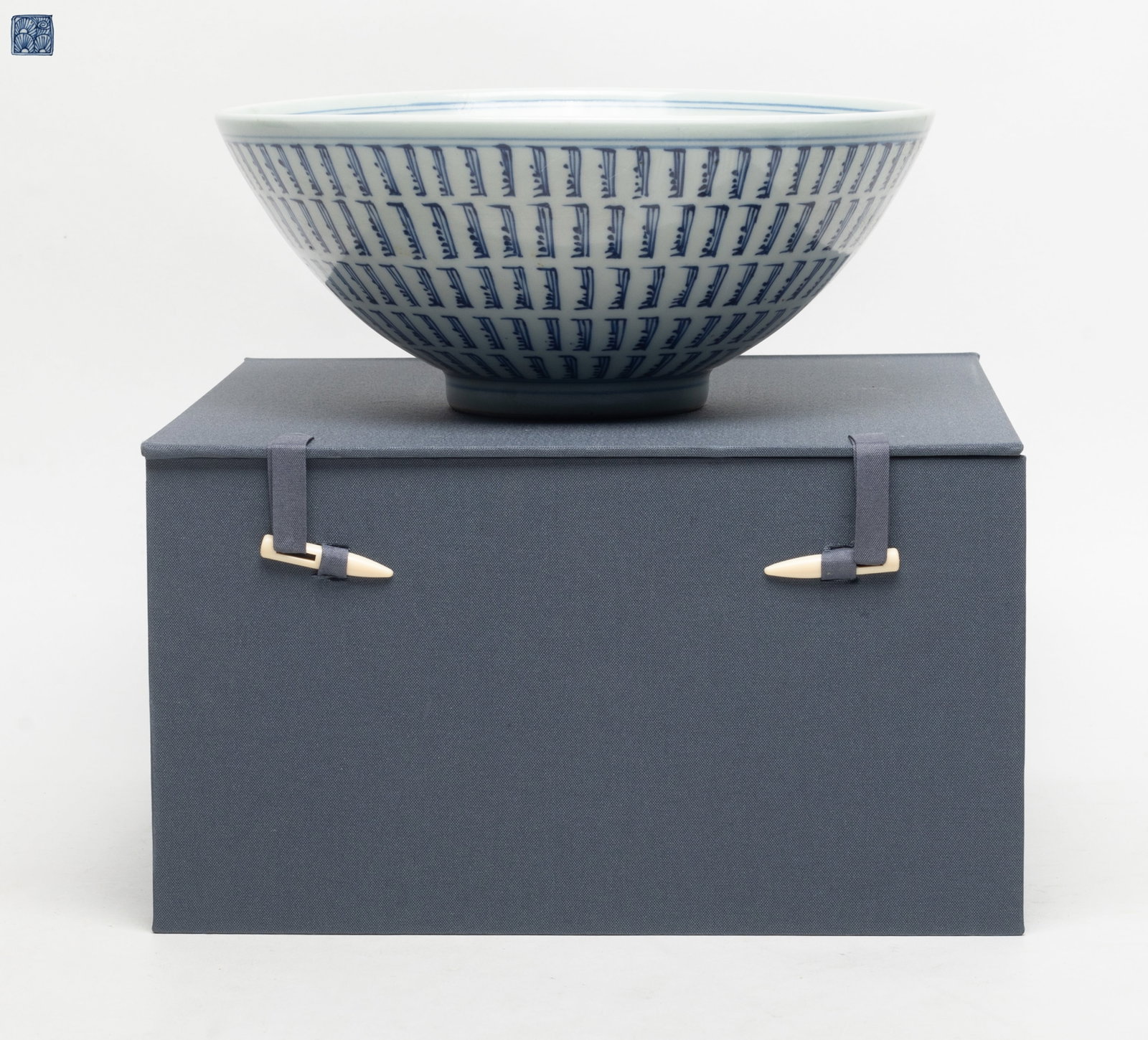 Large Chinese Export Blue & White Porcelain Bowl (1 of 9)