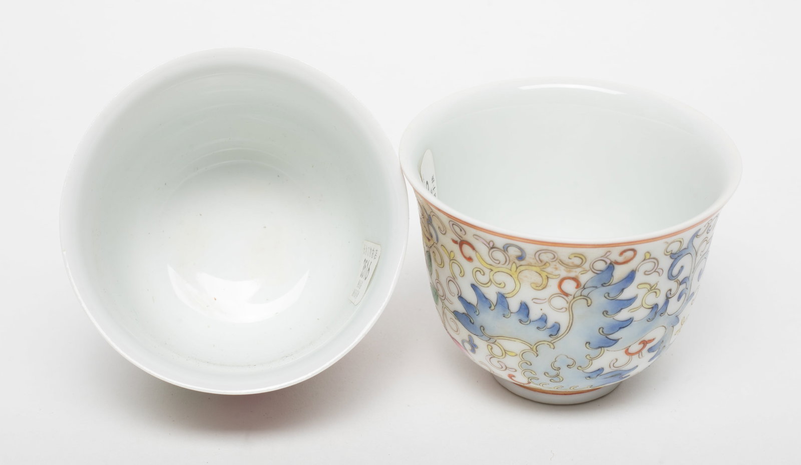 Two Chinese Export Porcelain Tea Cups - 3