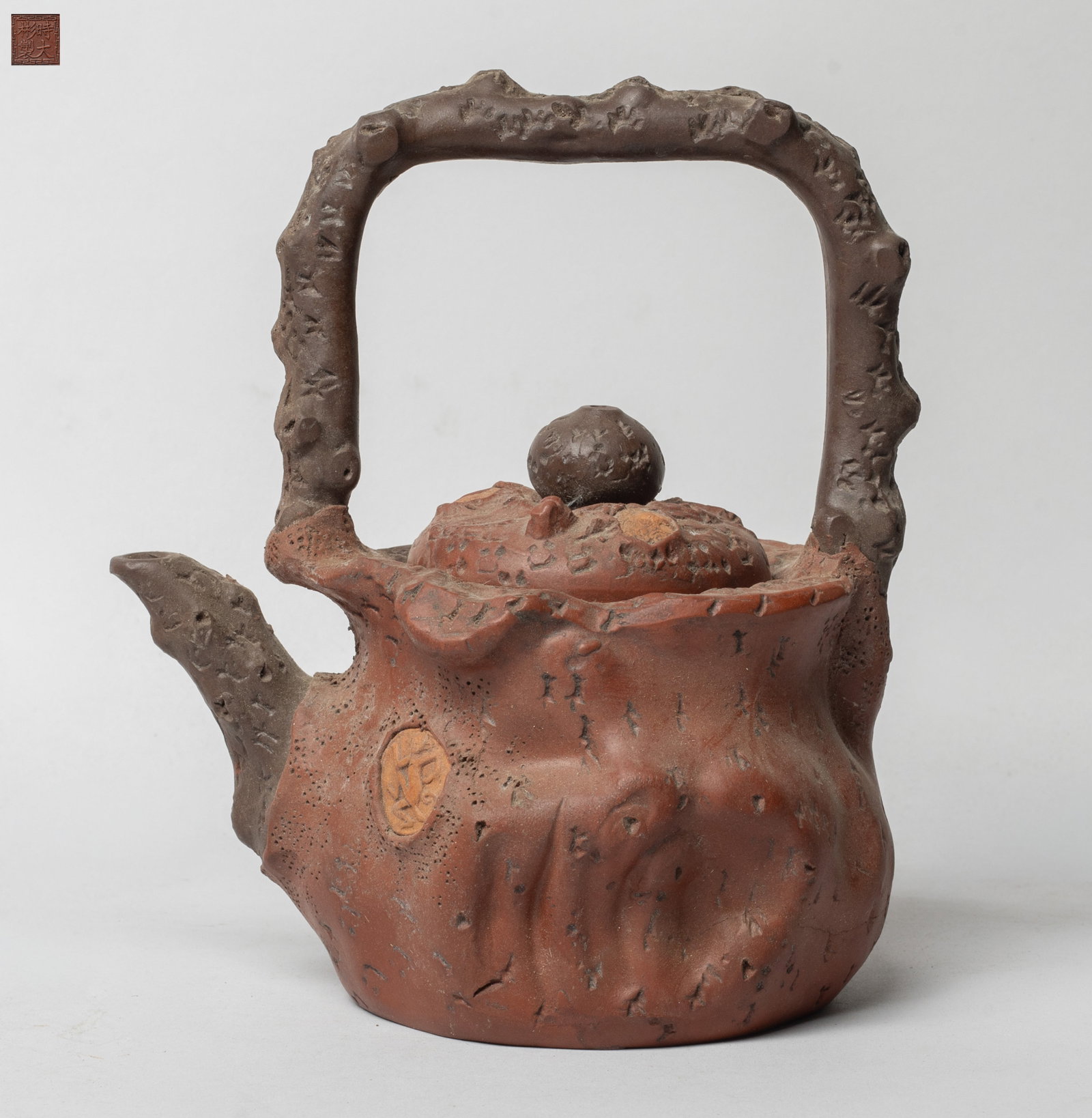 Estate Vintage Chinese Yixing Zisha Tea Pot: Molded of gnarled trunk form, the lid interior incised with two leaf-shaped marks, the bottom with a seal mark. Approx. 7.2*6.1*4.6 inch. The Estate of the Danny. T. Handi & Zena. King. Palm Springs, 