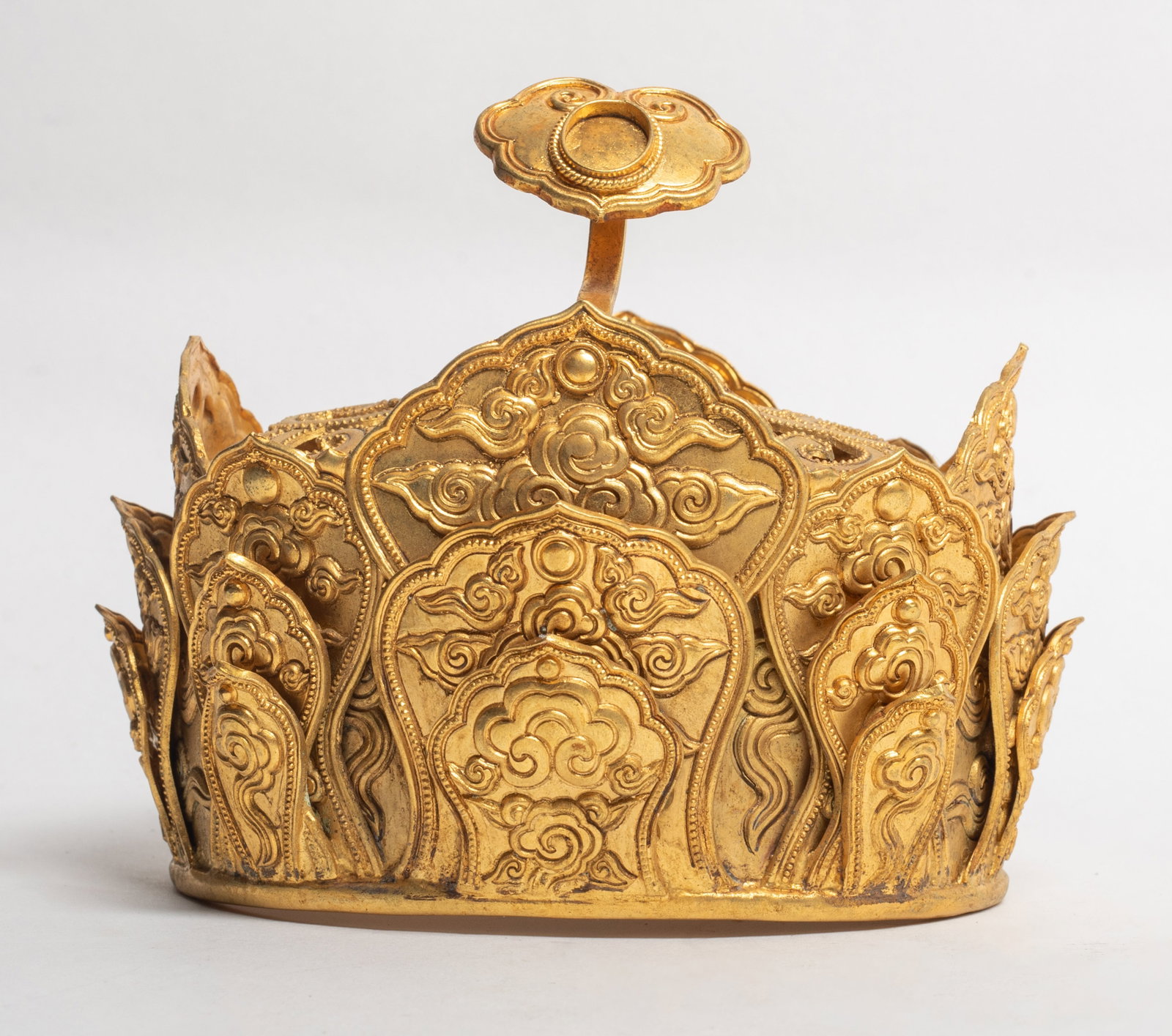 Chinese Gilt Bronze Crown Sculpture: Chinese gilt bronze crown sculpture, carved in an openwork depicting floral and cloud scroll motifs with a central ruyi-shaped top ornament. Approx. 4.8*3.88 inch