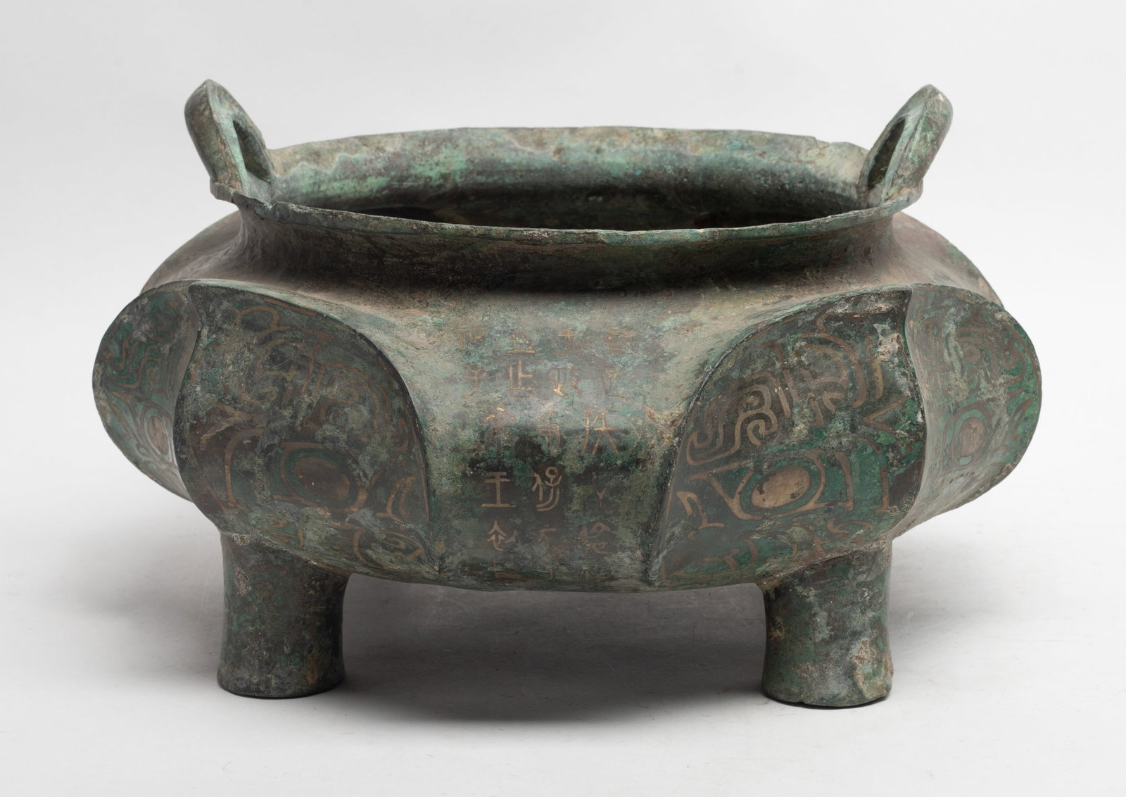 Estate Large Chinese Bronze Censer: Estate Chinese large bronze censer, the body raised by four feet, flanked with a pair of handle. Approx. 7.1*11.7 inch