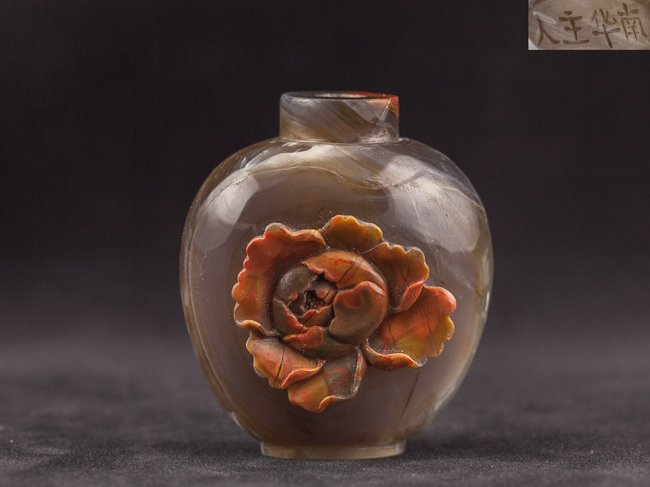 Carved Agate Snuff Bottle (1 of 10)