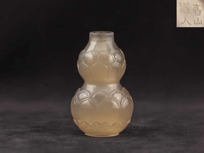 Gourd Shape Snuff Bottle (1 of 9)