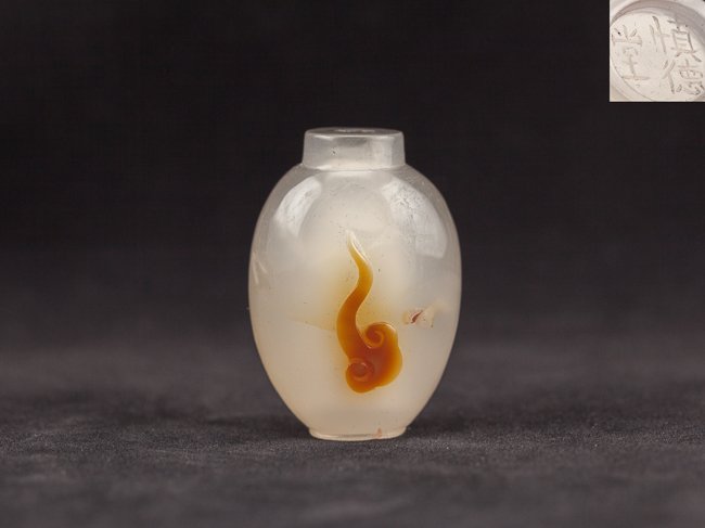 Carved Agate Snuff Bottle (1 of 10)