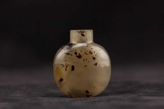 Chinese Antique Shadow Agate Snuff Bottle (1 of 8)
