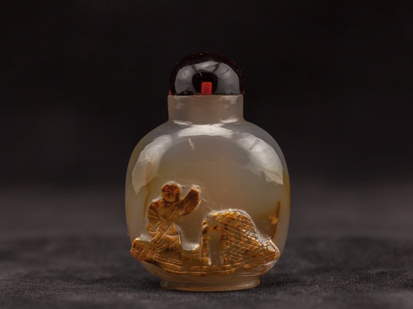 Chinese Antique Carved Honey Agate Snuff Bottle: Rare and antique snuff bottle of ovoid form, one side carved of fishing subject, late 18th/early 19th century. 6.3cm high (with stopper)