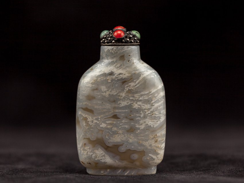 Chinese Antique Sardonyx Snuff Bottle,Taokuang Period: Well hollowed, uncarved Sardonyx snuff bottle; flattened rectangular form; 19th century Taokuang style, 6.5cm high (with stopper)