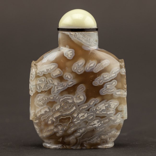 18th Chinese Antique Sardonyx Snuff Bottle: Flattened rectangular form, uncarved, from a big family in NYC, acquired in London Bonhams around 1980. 6.7cm high (with stopper)