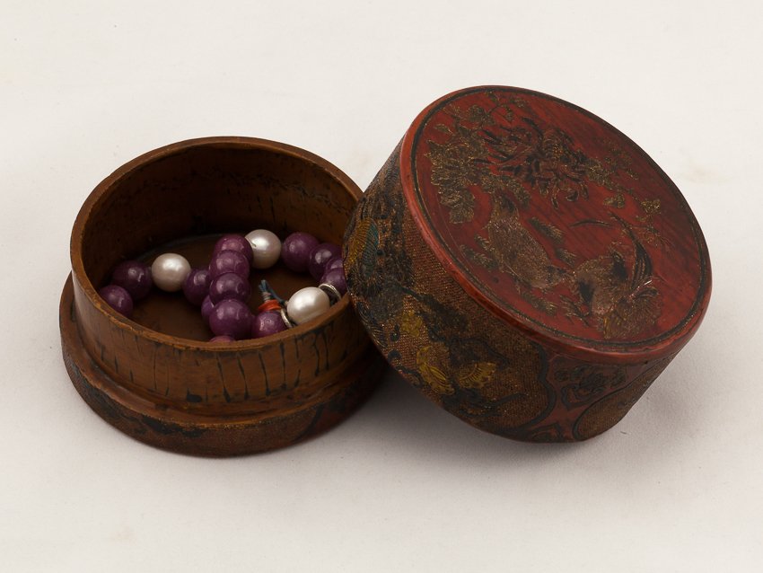 Late 19th Chinese Antique Ruby Prayer Beads: Nice and antique, red ruby prayer beads composed of eighteen ruby beads spaced by uncarved pearl beads. This is a nice Taokuang style subject used by the royal family. Taokuang period antiques. A carv