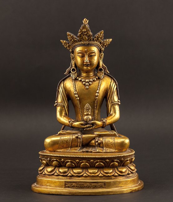 Chinese Antique Gilt-Bronze Figure of Buddha: Seated on a lotus base, the Bodhisattva's right hand rests on the knee with palm facing outward, very nice condition. 26cm high