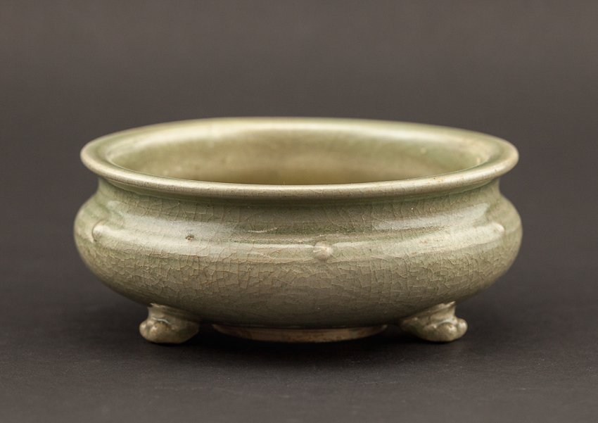 Chinese Antique Ming Dynasty Longquan Censer: Rare and nice,Ming dynasty longquan censer,typical Ming style,and from a Japanese collector,acquired around 1980, Bonhams, London. 5.8cm high,13.5cm diameter