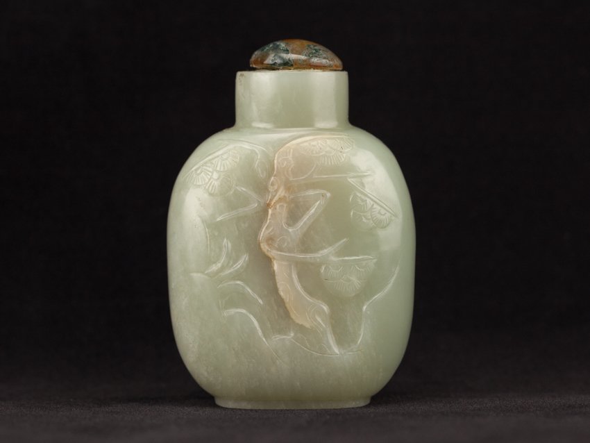 Chinese Antique Pale Celadon Jade Snuff Bottle (1 of 6)