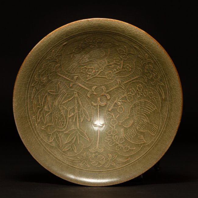 Chinese Antique Yaozhou Ware Glazed Porcelain Bowl: Nice and rare, typical Song style; antique Yaozhou ware porcelain bowl, with olive glazed; the interior with bird and flowers subject. 3 inch H