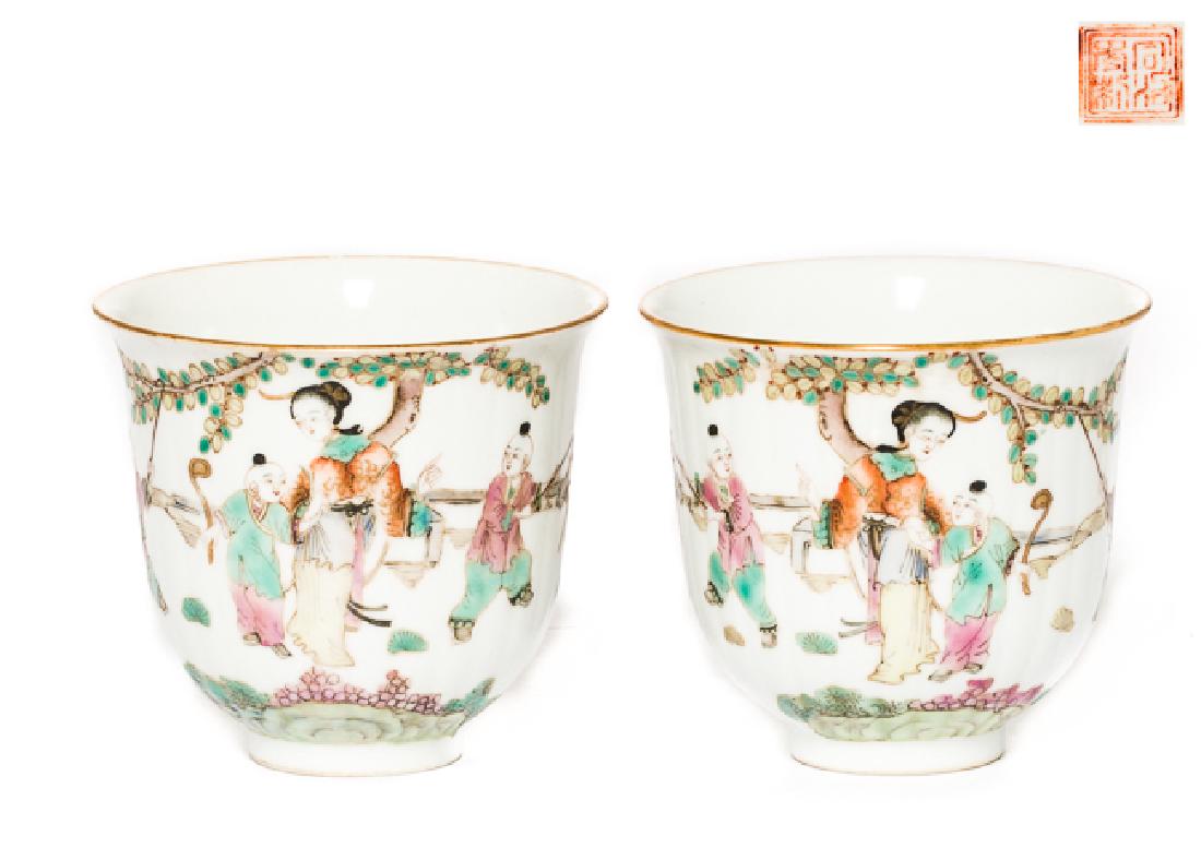 Pair Chinese Antique Rose Famille Tea Cup, Qing Dy: Each with rounded sides rising from a short foot, the body painted with one lady stands under the tree and holds a boy hand, other boys are playing with each other, the base inscribed with Tongzhi sea