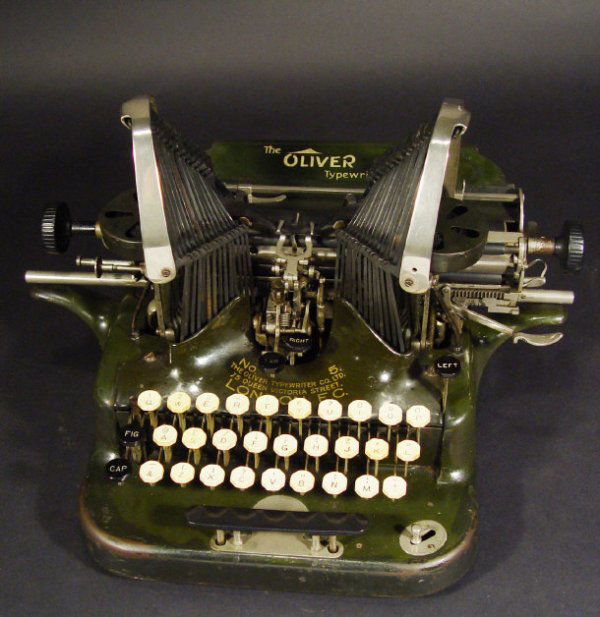 Oliver No 5 typewriter with cover: Oliver No 5 typewriter with cover