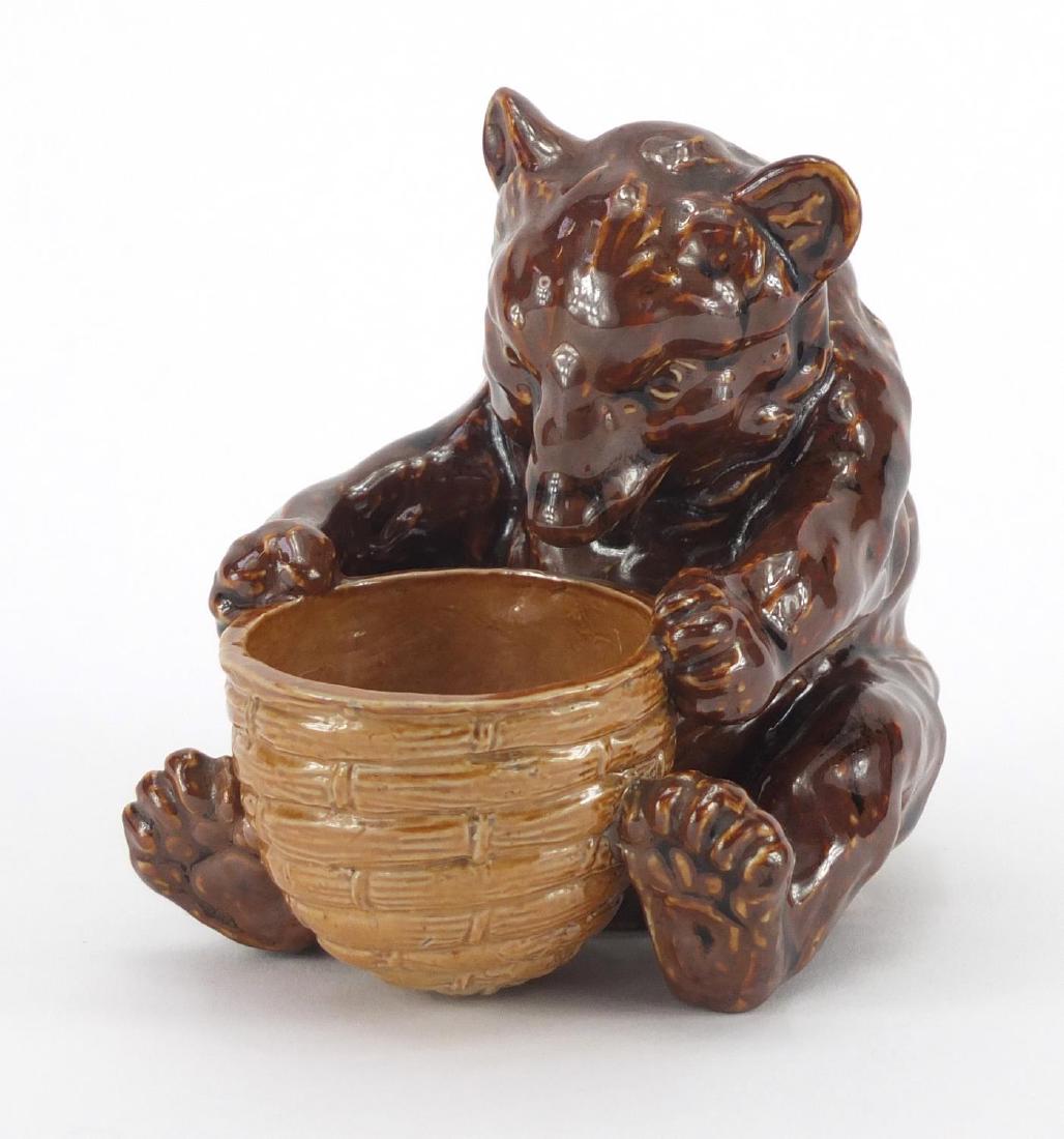 Royal Doulton brown glazed bear holding a honeypot Jul 13, 2018