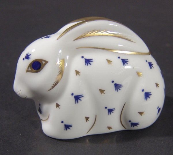 Boxed Royal Crown Derby baby rabbit paperweight w