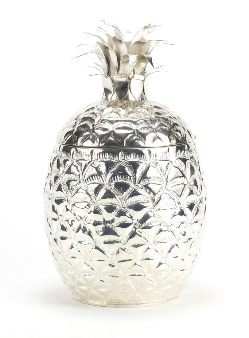Large silver plated pineapple design ice bucket, 33cm: Large silver plated pineapple design ice bucket, 33cm high