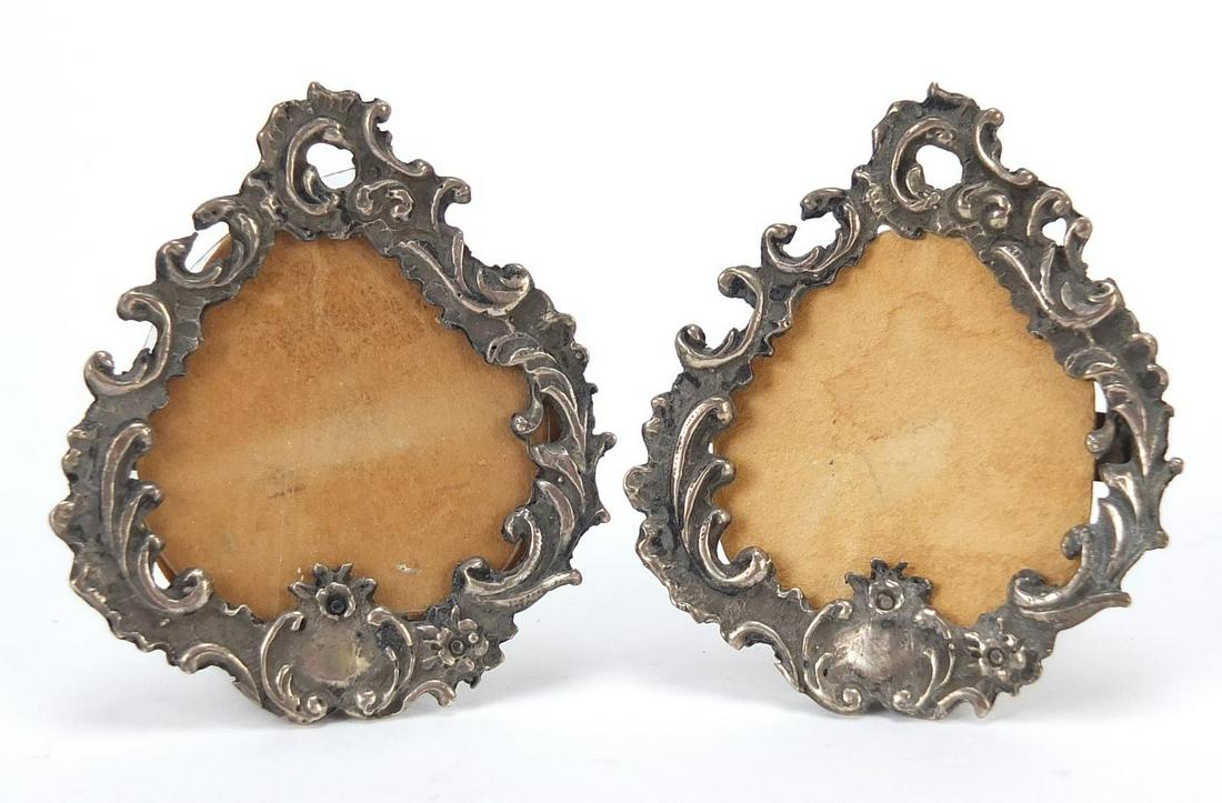 Pair of Victorian unmarked silver strut photo frames,: Pair of Victorian unmarked silver strut photo frames, 5cm high, 25.0g
