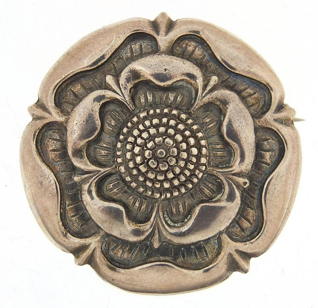 Bernard Instone, silver Tudor rose brooch, Birmingham: Bernard Instone, silver Tudor rose brooch, Birmingham 1976, 3.8cm in diameter, 15.6g