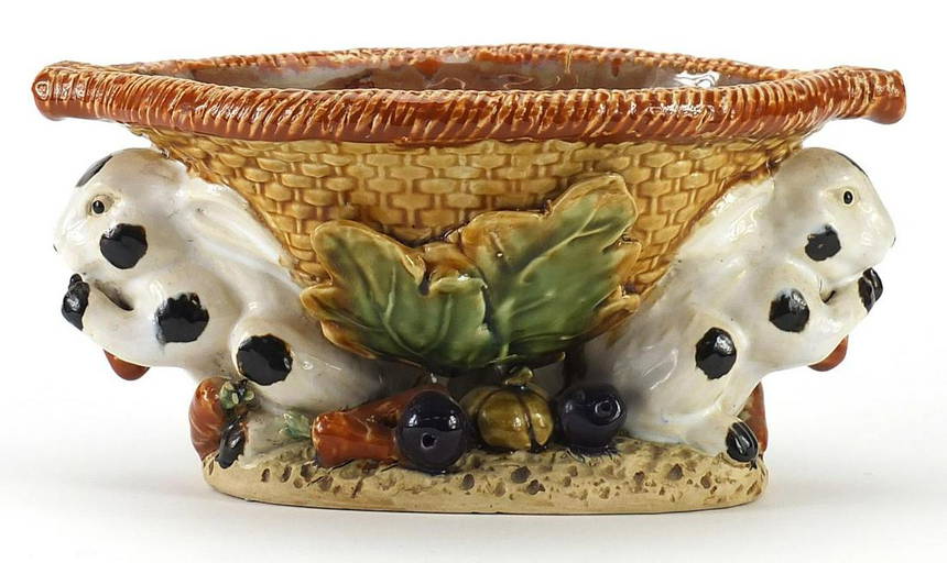 Majolica style pottery rabbit fruit bowl... (1825) on Jan 14, 2022 Eastbourne Auctions in