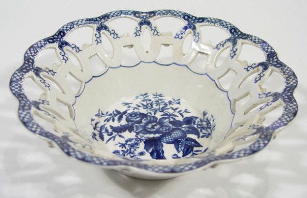 Early 19th Century pierced pottery basket, transfe - 2