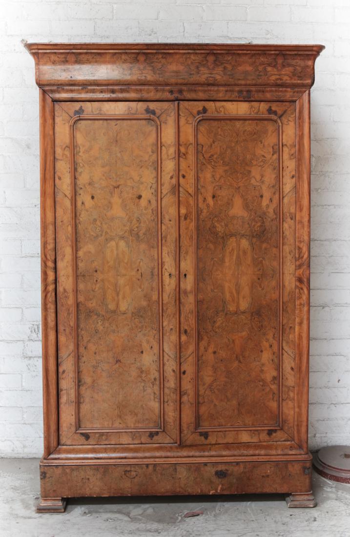 Armoire with stunning bookmatched veneer (1 of 10)