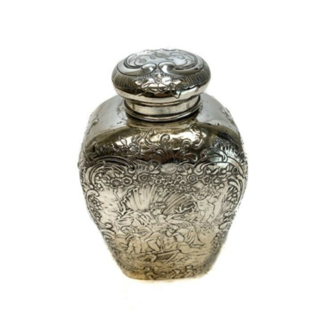 B. Neresheimer & Sohne German Hanau Repousse Silver Tea Caddy c1895 (1 of 3)