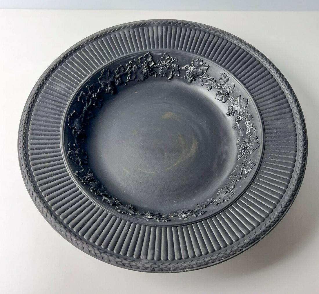 Edme Basalt Black Wedgwood Raised Grapevine Rimmed Serving Bowl: Edme Basalt Black Wedgwood Raised Grapevine Rimmed Serving Low Bowl, rare form. Impressed mark. Early 20th century. 4lbs Approx. Measurements: 14 inch diameter x 2.5 inches height. Domestic Shipping: 